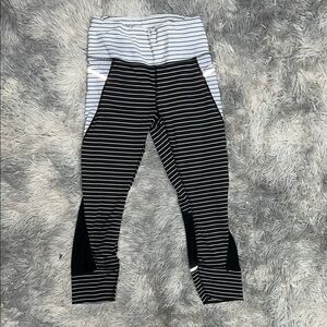 ♥️ Small Black and White Striped Capri Leggings